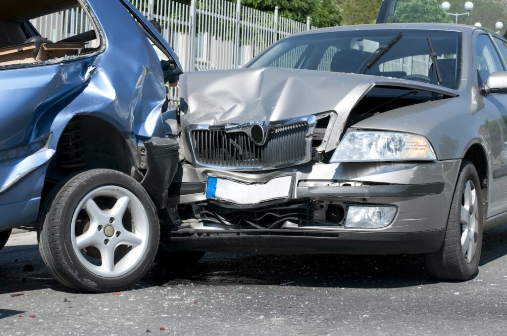 Versicherungsbetrug: Ermittlungen wegen fingierter Unfälle